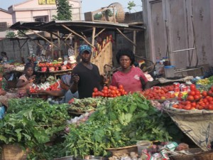 Article : Un marché de nuit dans l’informel